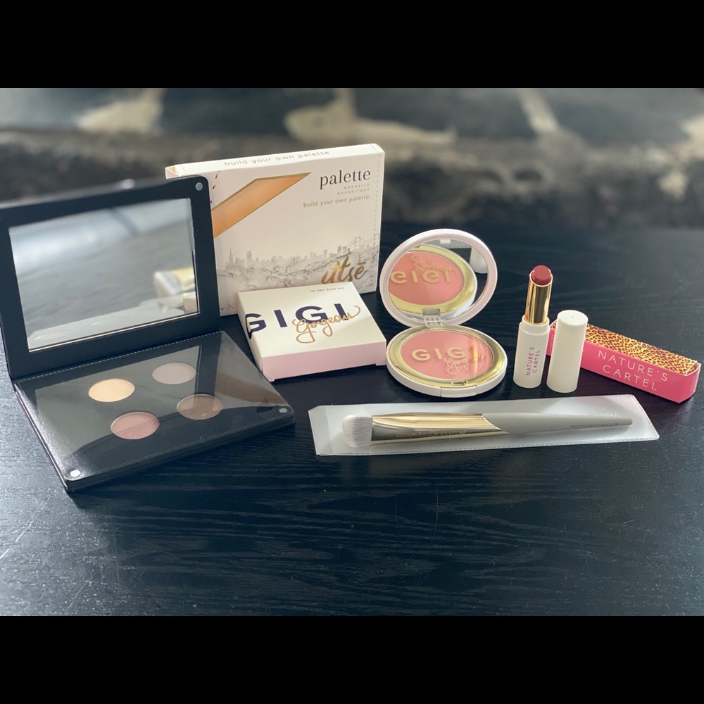 4 brand new makeup combo kit